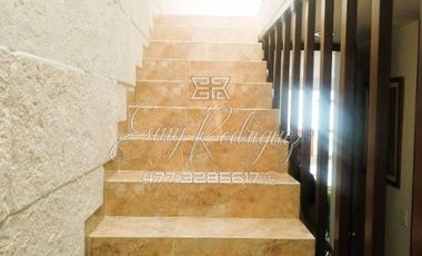 CASA EN VENTA EN LOMAS DEL REFUGIO, LEÓN, GTO; EXCELENTE PRECIO, FRENTE A LA ANTORCHA