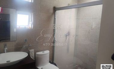 CASA EN VENTA EN LOMAS DEL REFUGIO, LEÓN, GTO; EXCELENTE PRECIO, FRENTE A LA ANTORCHA