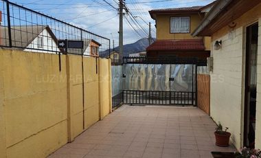 No pareada, 3 estacionamientos, muy amplia, La Calera