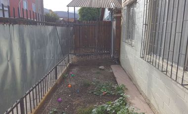 No pareada, 3 estacionamientos, muy amplia, La Calera