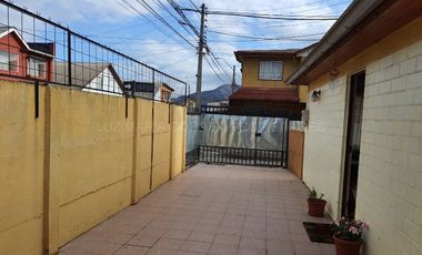 No pareada, 3 estacionamientos, muy amplia, La Calera