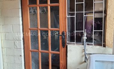 No pareada, 3 estacionamientos, muy amplia, La Calera