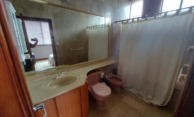 Samborondon, Venta de linda casa 4 dormitorios con piscina