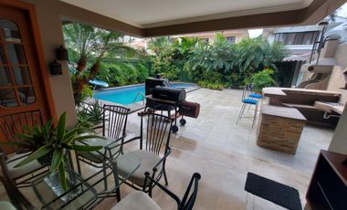 Samborondon, Venta de linda casa 4 dormitorios con piscina