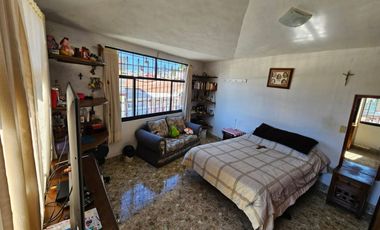 CASA EN VENTA EN METEPECSE VENDE ESPACIOSA CASA EN LA COLONIA JIMENEZ GALLARDO A PIE DE CALLE. RODEADA DE TODOS LOS SERVICIOS: A UNOS PASOS DEL ISSSTE