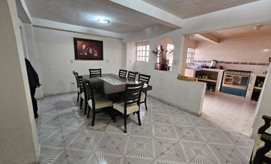 CASA EN VENTA EN METEPECSE VENDE ESPACIOSA CASA EN LA COLONIA JIMENEZ GALLARDO A PIE DE CALLE. RODEADA DE TODOS LOS SERVICIOS: A UNOS PASOS DEL ISSSTE