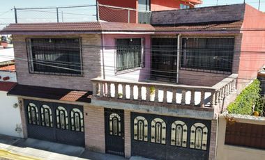 CASA EN VENTA EN METEPECSE VENDE ESPACIOSA CASA EN LA COLONIA JIMENEZ GALLARDO A PIE DE CALLE. RODEADA DE TODOS LOS SERVICIOS: A UNOS PASOS DEL ISSSTE
