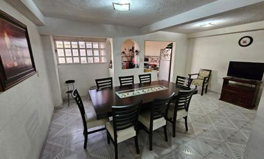 CASA EN VENTA EN METEPECSE VENDE ESPACIOSA CASA EN LA COLONIA JIMENEZ GALLARDO A PIE DE CALLE. RODEADA DE TODOS LOS SERVICIOS: A UNOS PASOS DEL ISSSTE