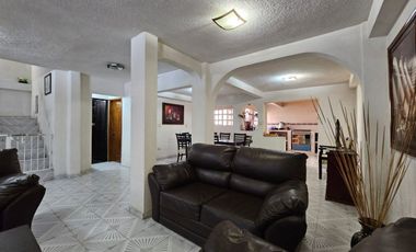 CASA EN VENTA EN METEPECSE VENDE ESPACIOSA CASA EN LA COLONIA JIMENEZ GALLARDO A PIE DE CALLE. RODEADA DE TODOS LOS SERVICIOS: A UNOS PASOS DEL ISSSTE