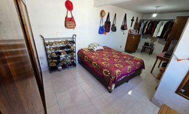 CASA EN VENTA EN METEPECSE VENDE ESPACIOSA CASA EN LA COLONIA JIMENEZ GALLARDO A PIE DE CALLE. RODEADA DE TODOS LOS SERVICIOS: A UNOS PASOS DEL ISSSTE