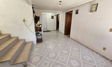 CASA EN VENTA EN METEPECSE VENDE ESPACIOSA CASA EN LA COLONIA JIMENEZ GALLARDO A PIE DE CALLE. RODEADA DE TODOS LOS SERVICIOS: A UNOS PASOS DEL ISSSTE