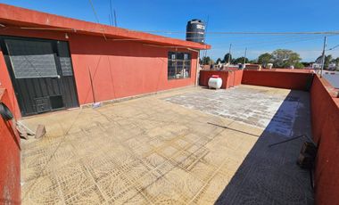 CASA EN VENTA EN METEPECSE VENDE ESPACIOSA CASA EN LA COLONIA JIMENEZ GALLARDO A PIE DE CALLE. RODEADA DE TODOS LOS SERVICIOS: A UNOS PASOS DEL ISSSTE