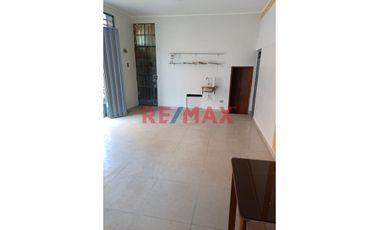 Alquiler De Local Comercial En Esquina Av. Santa Rosa