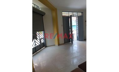 Alquiler De Local Comercial En Esquina Av. Santa Rosa