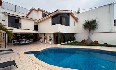 Casa con piscina, 6 habitaciones y cancha frontón, a 5 min de la Universidad Ricardo Palma