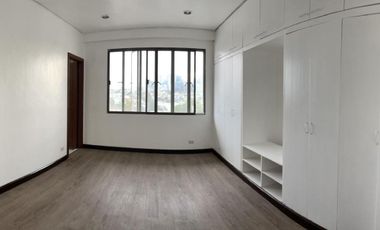 Nice bright 3 bedroom bi-level condo in Kapitolyo Pasig big space