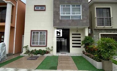 ALQUILER CASA URB. PRIVADA