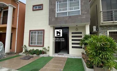 ALQUILER CASA URB. PRIVADA