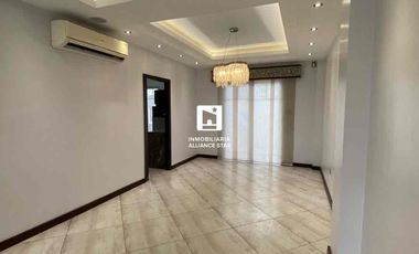 ALQUILER CASA URB. PRIVADA