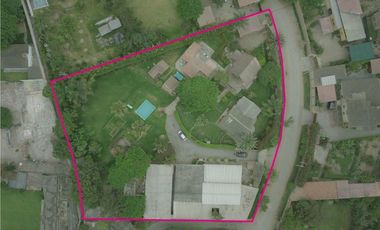 Propiedad en Pachacamac: Nave Industrial con Área Agroindustrial y 3 Casas