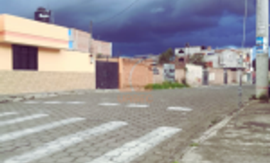 Venta- Ubica su nuevo centro de negocios en este terreno de venta cerca del centro comercial Paseo Shopping Riobamba/ 24URB18