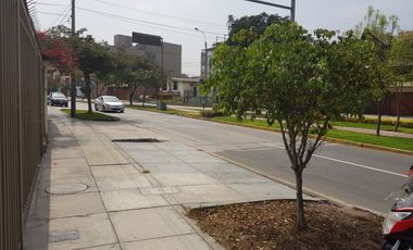 Venta de terreno en Urb.  Chacarilla del estanque – San Borja de 1,369.80 m2