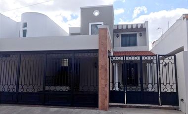 Casa amueblada en renta en Residencial pensiones en Mérida Yucatán zona poniente de 3 recamaras