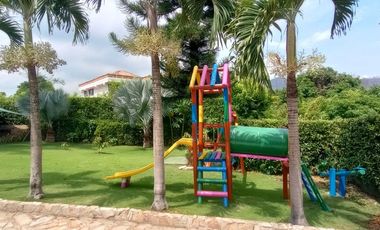 VENDO HERMOSA CASA EN CONDOMINIO ALAMEDA FRENTE AL CAMPUS DE LA SANTOTO