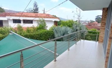 VENDO HERMOSA CASA EN CONDOMINIO ALAMEDA FRENTE AL CAMPUS DE LA SANTOTO