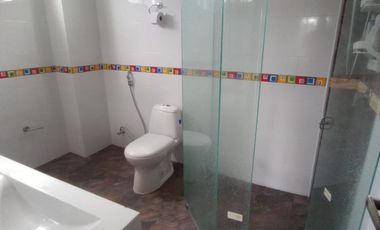 VENDO HERMOSA CASA EN CONDOMINIO ALAMEDA FRENTE AL CAMPUS DE LA SANTOTO