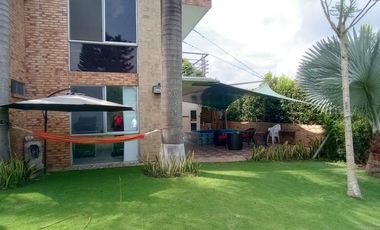 VENDO HERMOSA CASA EN CONDOMINIO ALAMEDA FRENTE AL CAMPUS DE LA SANTOTO