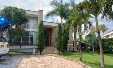 VENDO HERMOSA CASA EN CONDOMINIO ALAMEDA FRENTE AL CAMPUS DE LA SANTOTO