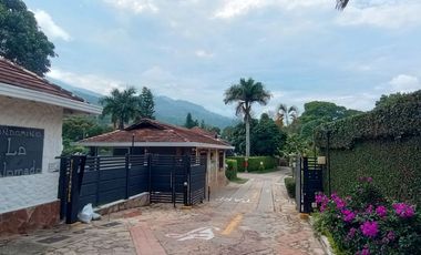 VENDO HERMOSA CASA EN CONDOMINIO ALAMEDA FRENTE AL CAMPUS DE LA SANTOTO