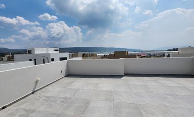 Casa nueva en venta con Roof Garden en Parques Vallarta Zapopan