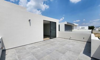 Casa nueva en venta con Roof Garden en Parques Vallarta Zapopan