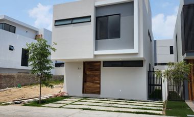 Casa nueva en venta con Roof Garden en Parques Vallarta Zapopan