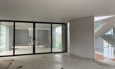 ESPECTACULAR CONJUNTO CERRADO. ESCOJA SU LOTE.