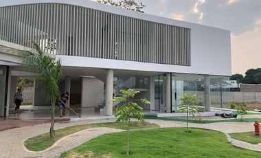 ESPECTACULAR CONJUNTO CERRADO. ESCOJA SU LOTE.