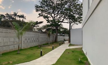 ESPECTACULAR CONJUNTO CERRADO. ESCOJA SU LOTE.