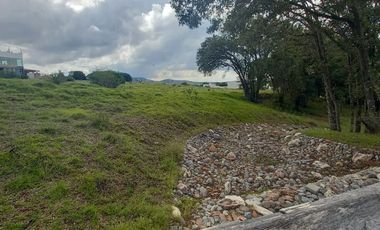 EXCELENTE TERRENO EN VENTA 300 METROS EN ESQUINA DE CLUSTER PRIVADO  CON LAGO Y MUCHA NATURALEZA  A SUPER PRECIO