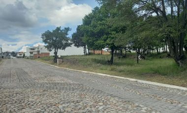 EXCELENTE TERRENO EN VENTA 300 METROS EN ESQUINA DE CLUSTER PRIVADO  CON LAGO Y MUCHA NATURALEZA  A SUPER PRECIO