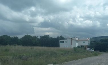 EXCELENTE TERRENO EN VENTA 300 METROS EN ESQUINA DE CLUSTER PRIVADO  CON LAGO Y MUCHA NATURALEZA  A SUPER PRECIO