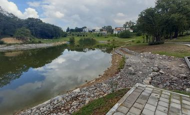 EXCELENTE TERRENO EN VENTA 300 METROS EN ESQUINA DE CLUSTER PRIVADO  CON LAGO Y MUCHA NATURALEZA  A SUPER PRECIO