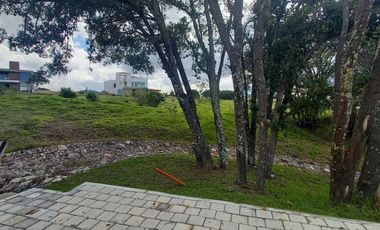 EXCELENTE TERRENO EN VENTA 300 METROS EN ESQUINA DE CLUSTER PRIVADO  CON LAGO Y MUCHA NATURALEZA  A SUPER PRECIO