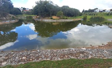 EXCELENTE TERRENO EN VENTA 300 METROS EN ESQUINA DE CLUSTER PRIVADO  CON LAGO Y MUCHA NATURALEZA  A SUPER PRECIO