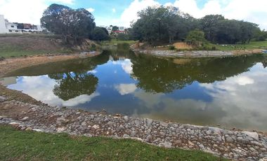 EXCELENTE TERRENO EN VENTA 300 METROS EN ESQUINA DE CLUSTER PRIVADO  CON LAGO Y MUCHA NATURALEZA  A SUPER PRECIO