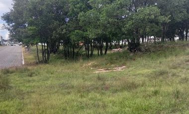 EXCELENTE TERRENO EN VENTA 300 METROS EN ESQUINA DE CLUSTER PRIVADO  CON LAGO Y MUCHA NATURALEZA  A SUPER PRECIO