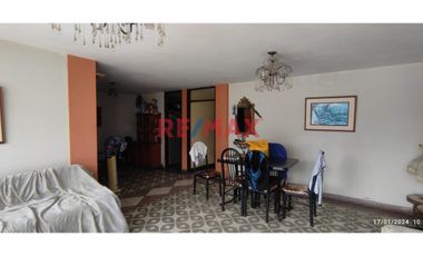 ¡Tu Nuevo Hogar En Urb. Apolo-La Victoria! Espaciosa Casa De 4 Pisos Con Vistas Excepcionales Y Ubicación Estratégica