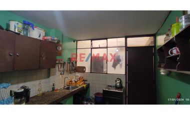 ¡Tu Nuevo Hogar En Urb. Apolo-La Victoria! Espaciosa Casa De 4 Pisos Con Vistas Excepcionales Y Ubicación Estratégica