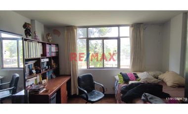 ¡Tu Nuevo Hogar En Urb. Apolo-La Victoria! Espaciosa Casa De 4 Pisos Con Vistas Excepcionales Y Ubicación Estratégica